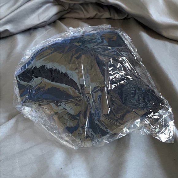 Caps - Picture 3 of 4